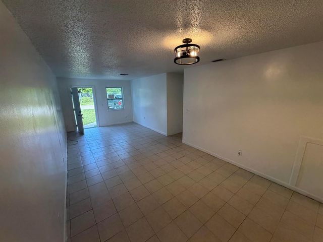 5001 EASTWOOD Drive A, Fort Pierce, FL 34951