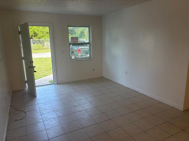 5001 EASTWOOD Drive A, Fort Pierce, FL 34951