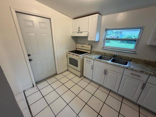 5001 EASTWOOD Drive A, Fort Pierce, FL 34951