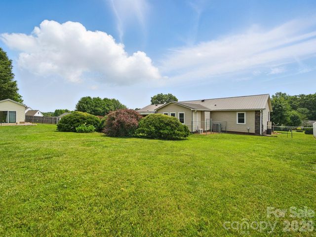 117 Pilots Ridge Drive, Bessemer City, NC 28016