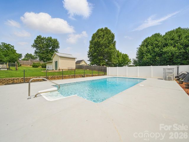 117 Pilots Ridge Drive, Bessemer City, NC 28016