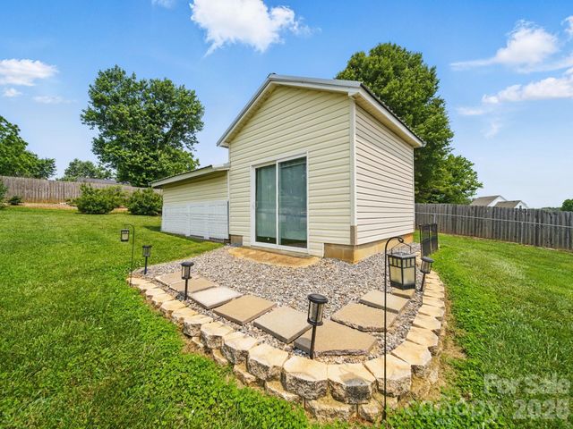 117 Pilots Ridge Drive, Bessemer City, NC 28016