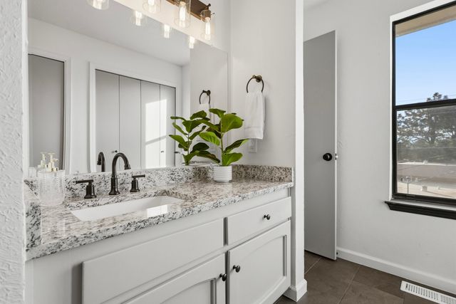 9016 Hendrix Road NE, Albuquerque, NM 87111