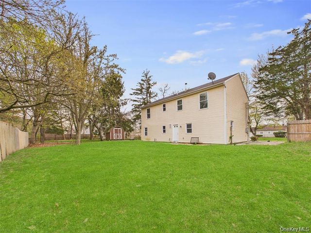 613 Bourdois Avenue, Bellport, NY 11713