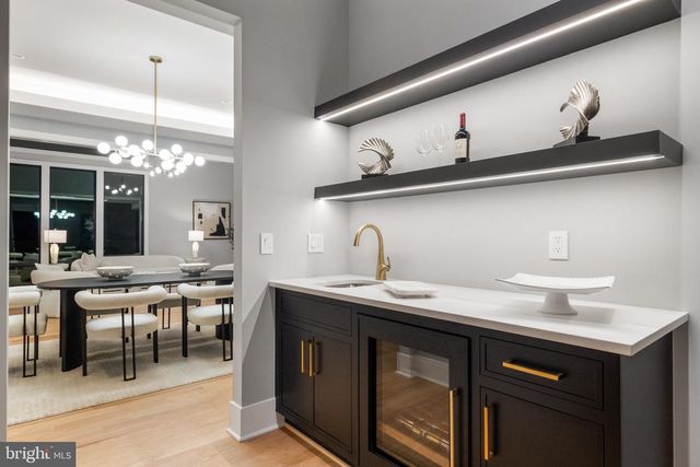 1052 BALLS HILL RD, Mclean, VA 22101