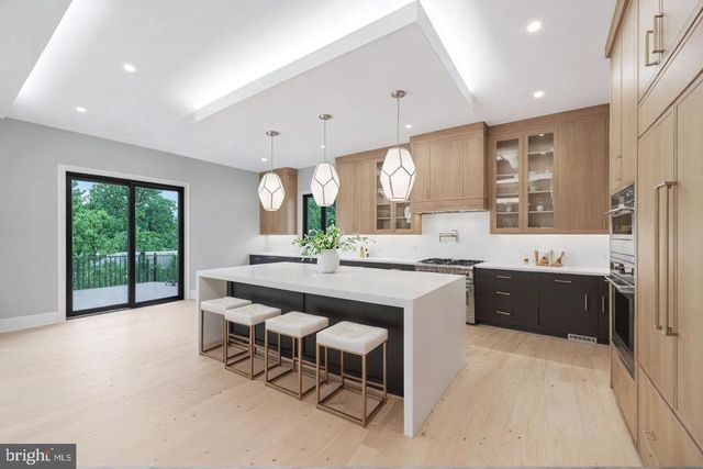 1052 BALLS HILL RD, Mclean, VA 22101