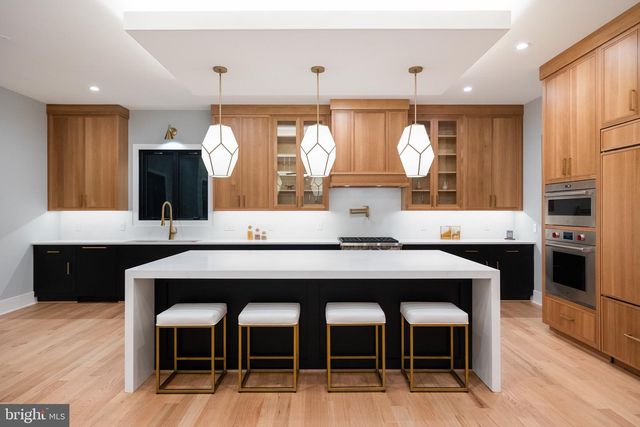 1052 BALLS HILL RD, Mclean, VA 22101