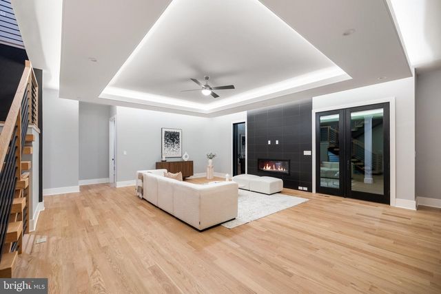 1052 BALLS HILL RD, Mclean, VA 22101