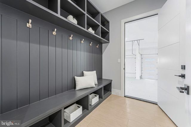 1052 BALLS HILL RD, Mclean, VA 22101