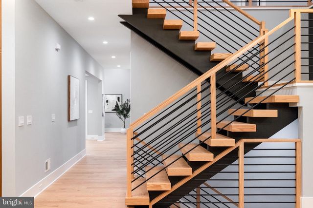 1052 BALLS HILL RD, Mclean, VA 22101