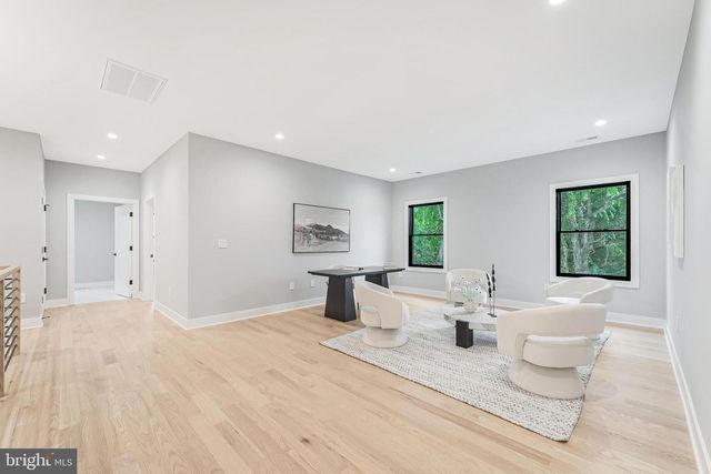 1052 BALLS HILL RD, Mclean, VA 22101