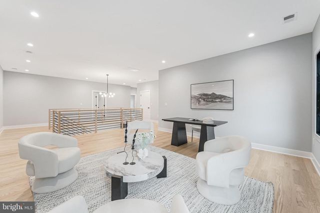 1052 BALLS HILL RD, Mclean, VA 22101