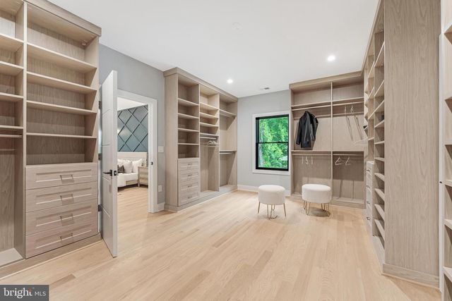 1052 BALLS HILL RD, Mclean, VA 22101