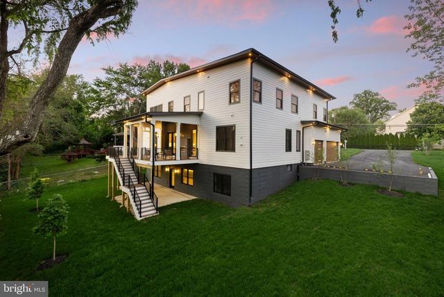 1052 BALLS HILL RD, Mclean, VA 22101