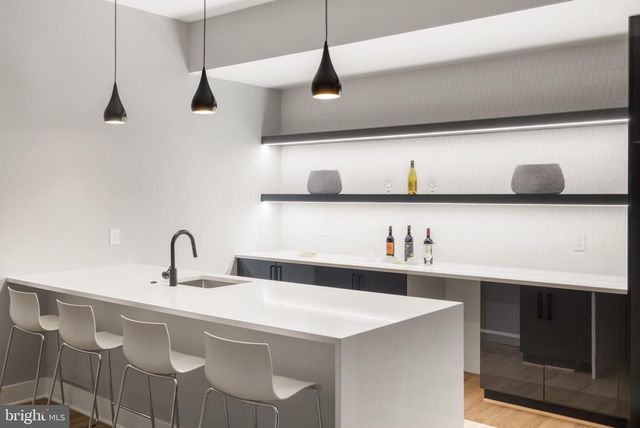 1052 BALLS HILL RD, Mclean, VA 22101