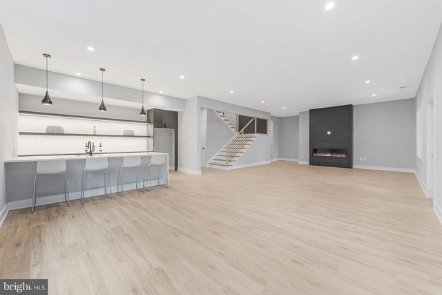 1052 BALLS HILL RD, Mclean, VA 22101