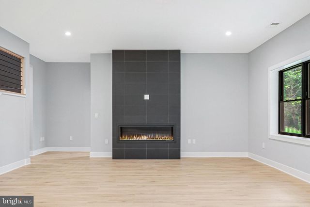 1052 BALLS HILL RD, Mclean, VA 22101