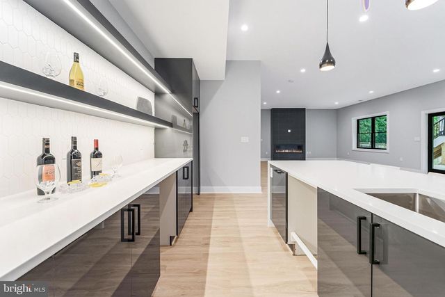 1052 BALLS HILL RD, Mclean, VA 22101