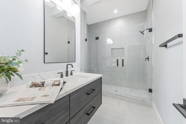 1052 BALLS HILL RD, Mclean, VA 22101