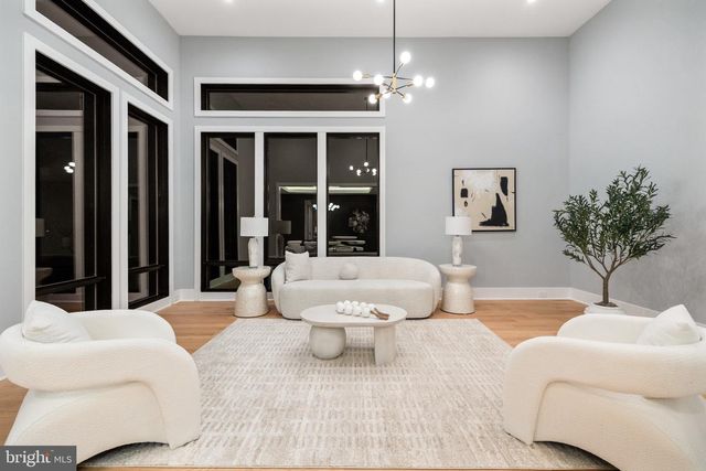 1052 BALLS HILL RD, Mclean, VA 22101