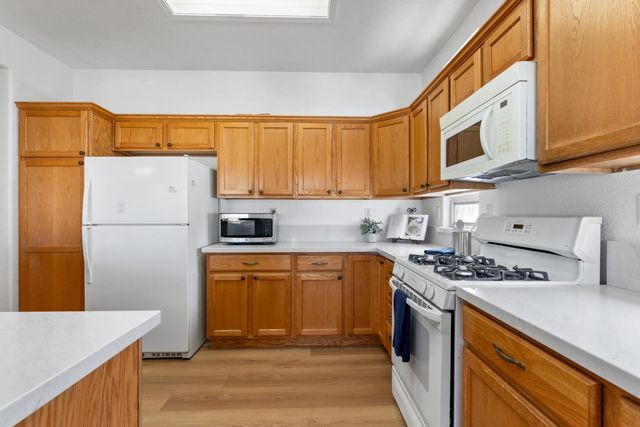 620 Blossom Ln, Lincoln, CA 95648