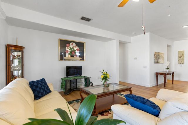 620 Blossom Ln, Lincoln, CA 95648