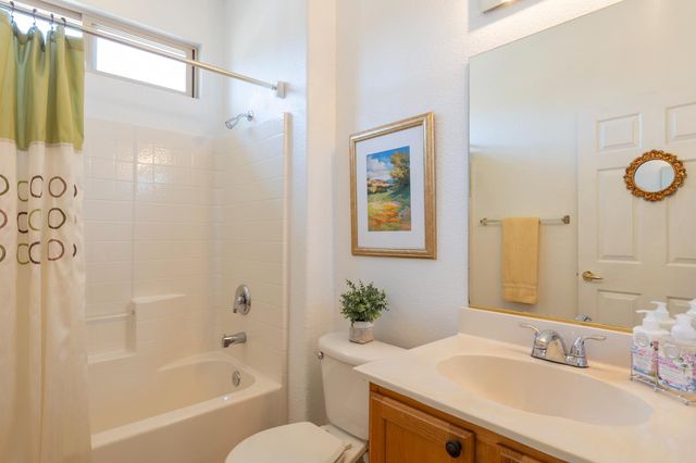 620 Blossom Ln, Lincoln, CA 95648