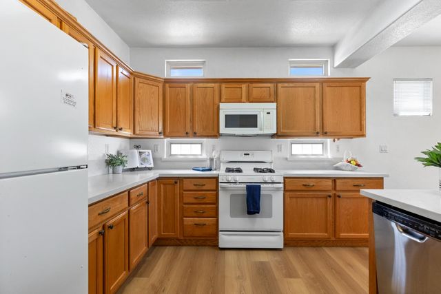 620 Blossom Ln, Lincoln, CA 95648