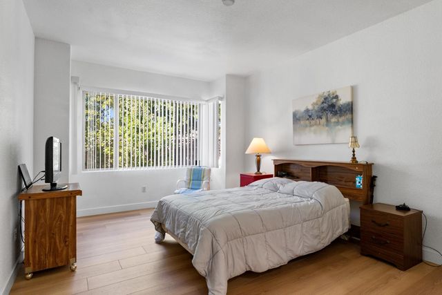 620 Blossom Ln, Lincoln, CA 95648
