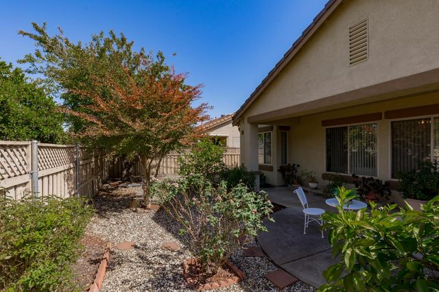 620 Blossom Ln, Lincoln, CA 95648