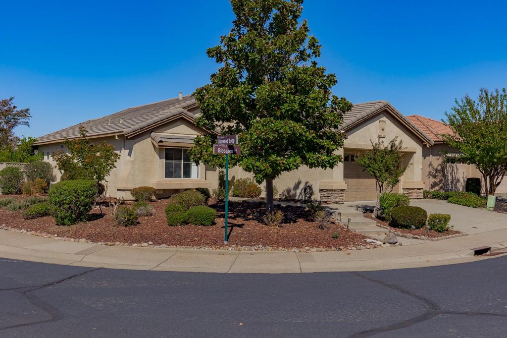 620 Blossom Ln, Lincoln, CA 95648