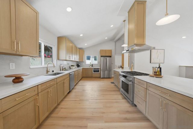 3344 Goldfinch St, San Diego, CA 92103