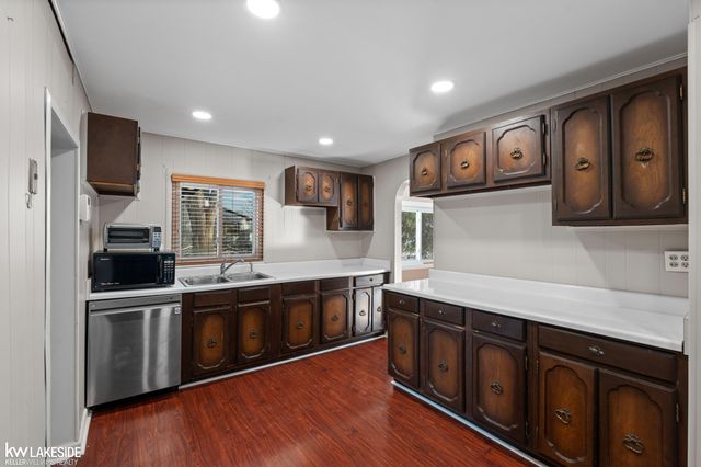 5554 Pleasant Drive, Waterford Twp, MI 48329