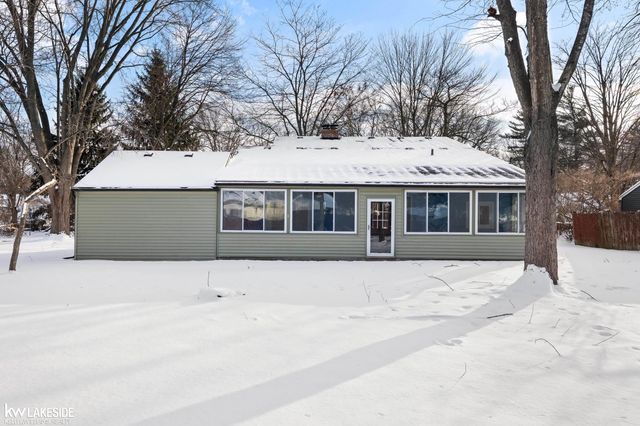 5554 Pleasant Drive, Waterford Twp, MI 48329