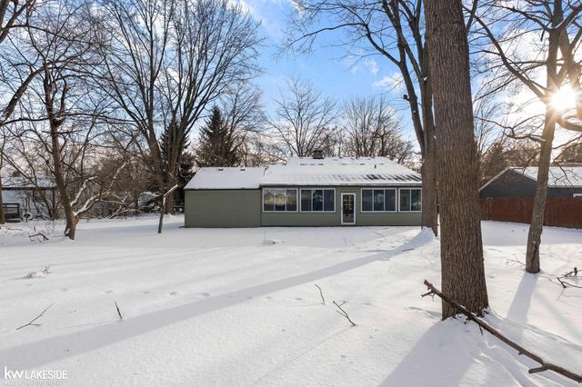 5554 Pleasant Drive, Waterford Twp, MI 48329