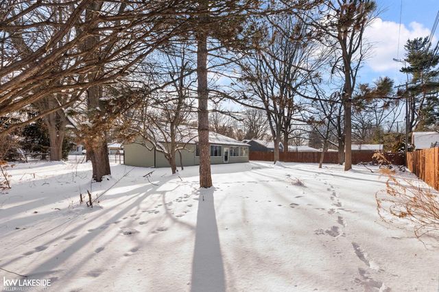 5554 Pleasant Drive, Waterford Twp, MI 48329