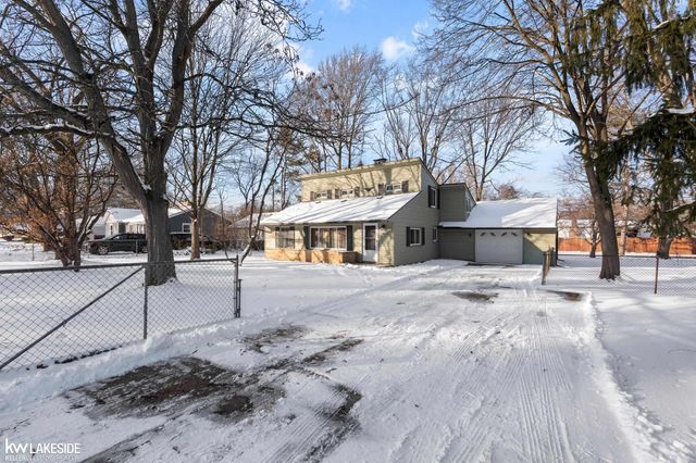 5554 Pleasant Drive, Waterford Twp, MI 48329