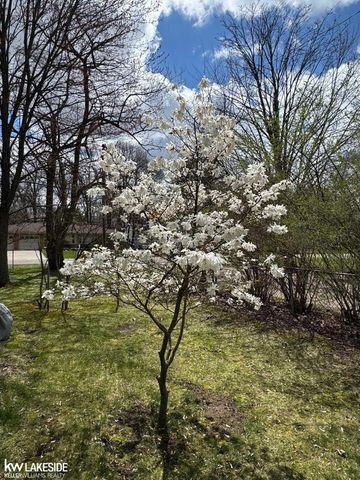 5554 Pleasant Drive, Waterford Twp, MI 48329