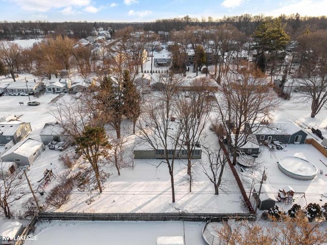 5554 Pleasant Drive, Waterford Twp, MI 48329