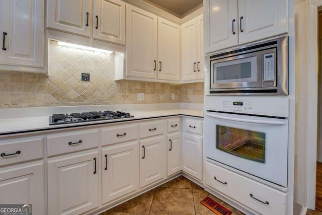 534 Harbour Shores Drive, Jackson, GA 30233