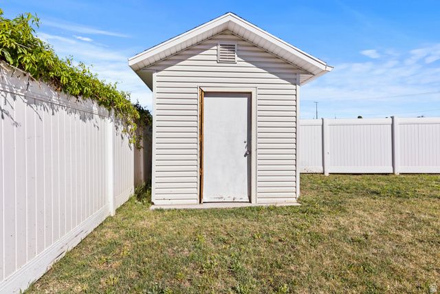 3948 S 2525 W, Roy, UT 84067