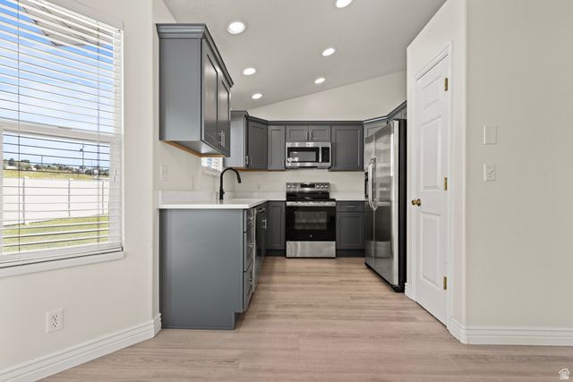 3948 S 2525 W, Roy, UT 84067