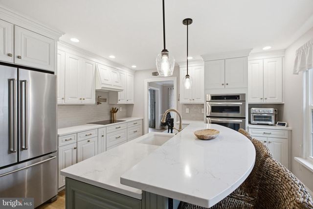 113 HAYHURST CT, Holland, PA 18966