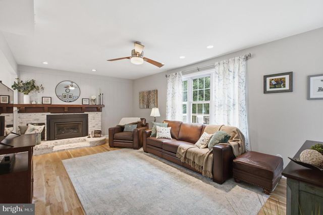 113 HAYHURST CT, Holland, PA 18966