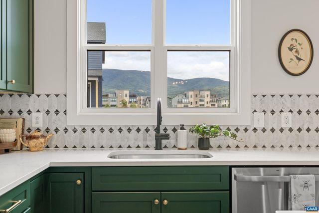 36 GOLF DR, Crozet, VA 22932