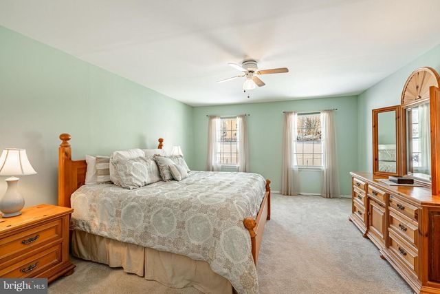 23 NEWTOWN WOODS RD, Newtown Square, PA 19073