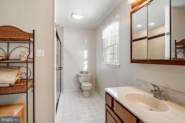 23 NEWTOWN WOODS RD, Newtown Square, PA 19073