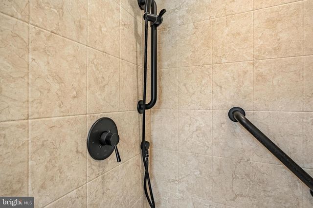 23 NEWTOWN WOODS RD, Newtown Square, PA 19073