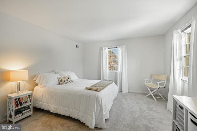 23 NEWTOWN WOODS RD, Newtown Square, PA 19073