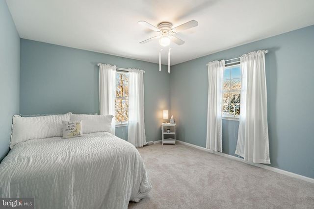 23 NEWTOWN WOODS RD, Newtown Square, PA 19073